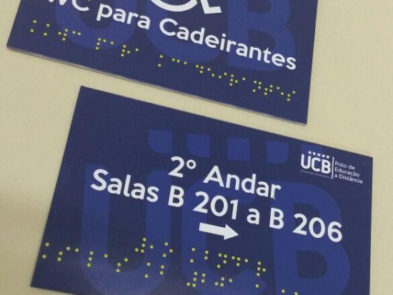 Placa com identificação em Braille